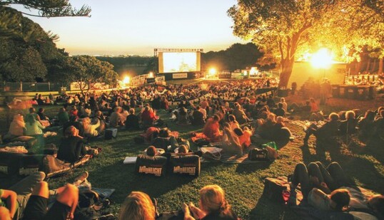 Киевляне увидели кинохиты под открытым небом в парке Шевченко