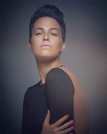 Пошла против системы: украинская секс-бомба позабавила странным видео