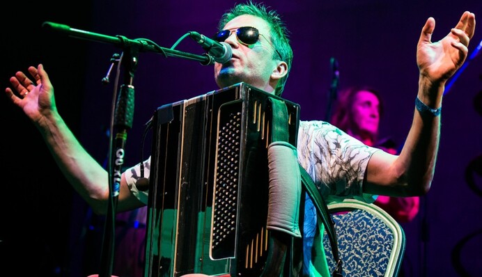 Известный рок-музыкант взбудоражил сеть известием об эмиграции из России