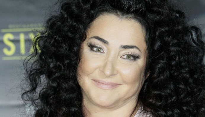 Запрещенная в Украине Лолита повергла в шок своим нарядом на фестивале 