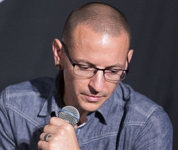 Оценили после смерти: продажи альбомов Linkin Park после самоубийства Беннингтона бьют рекорды