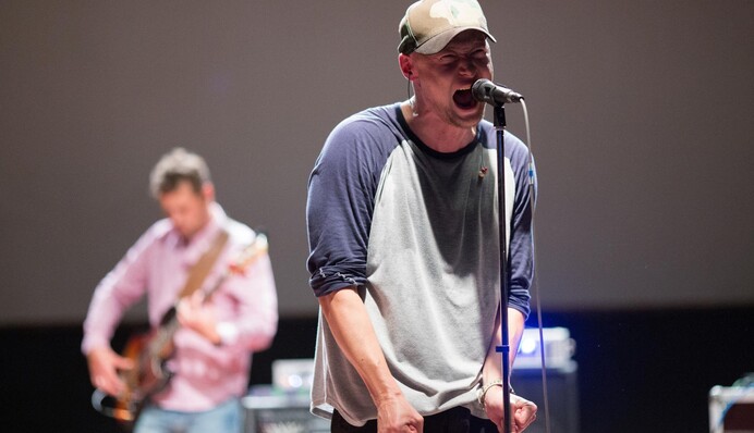 Охрана, отмена: в сети обсуждают новую песню 