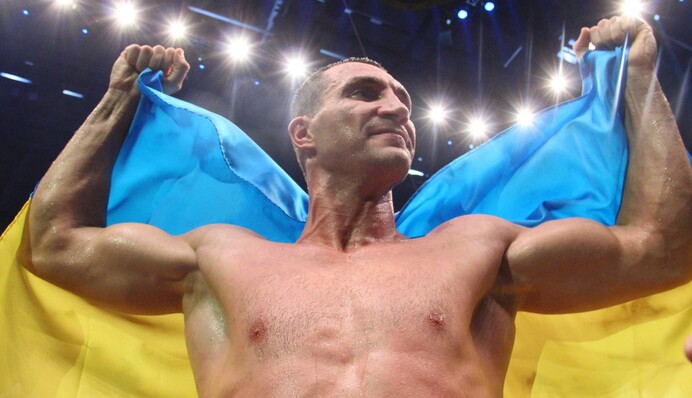 Закончилась эпоха: самые яркие фото боксерской карьеры Владимира Кличко