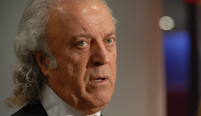 Поплатился за 