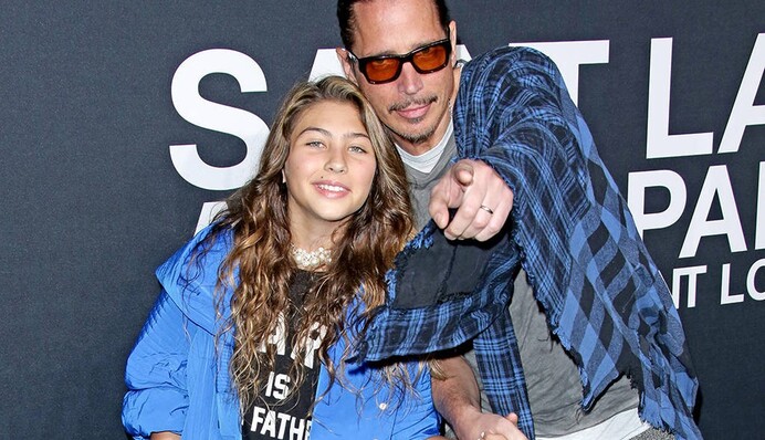 Дочь известного музыканта спела в память об отце и Честере Беннингтоне: появилось трогательное видео