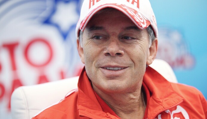 Путинский певец похвастался подарком от боевиков ДНР: опубликовано фото