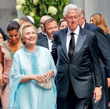 Хиллари Клинтон удивила нарядом на свадьбе дочери миллиардера: опубликованы фото