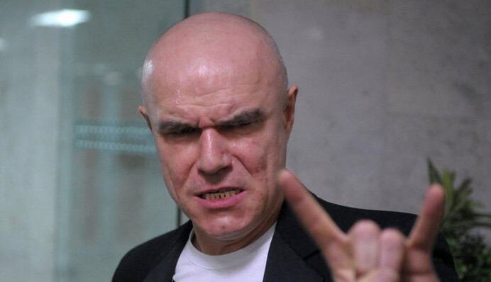 Солиста легендарной российской группы внесли в базу 