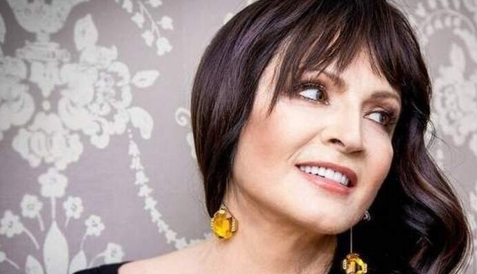 70-летнюю украинскую звезду позвали замуж: фото влюбленного храбреца