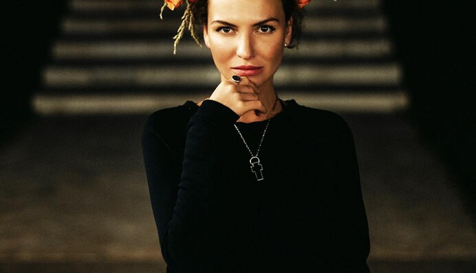 Российской поэтессе, незаконно выступавшей в Крыму, запретили въезд в Украину