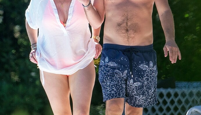 ДиКаприо привез на свою виллу коллегу-красотку: пикантные фото