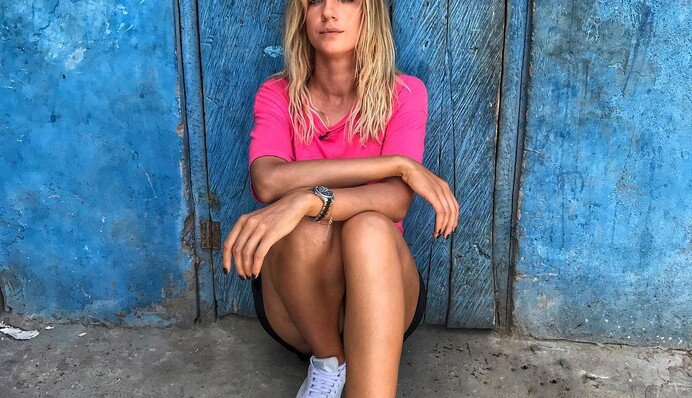 Ведущая популярного шоу порадовала поклонников постельным фото и кольцом