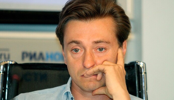 Один из самых популярных российских актеров попал в 