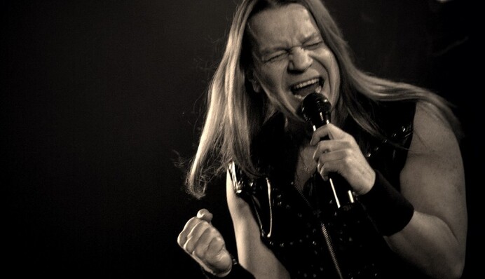 Легендарный рокер спел в оккупированном Крыму для байкеров Путина: опубликовано видео