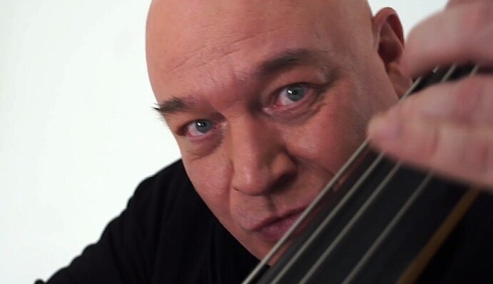 Умер лидер скандальной группы 