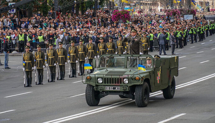 Військовий парад до Дня Незалежності: яскраві фото з центру Києва