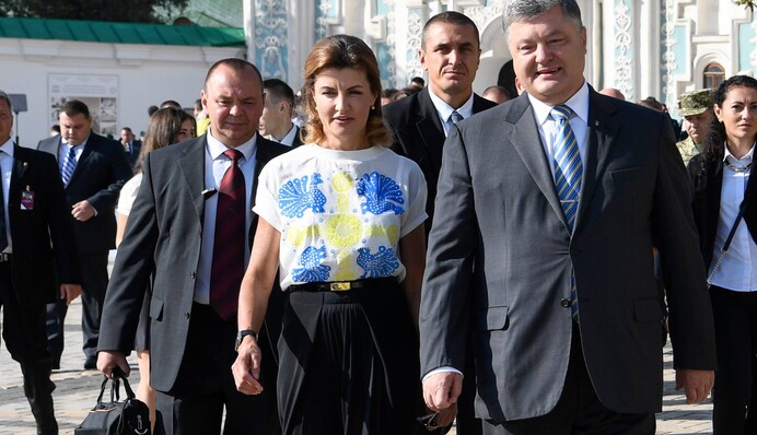 Жена и дочки Порошенко покрасовались в нарядах украинского дизайнера: опубликованы фото