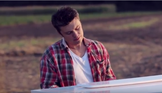 Известный пианист-виртуоз записал композицию ко Дню Независимости Украины: яркое видео