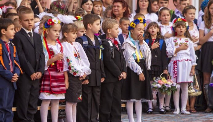 Собрать ребенка в школу: сколько стоит родителям 1 сентября - цены и инфографика