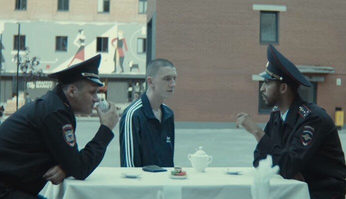 В России высмеяли современное правосудие ироничным клипом: жесткое видео