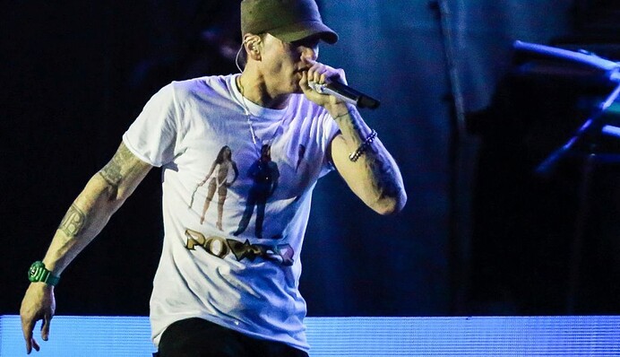 Известный рэпер заставил фанатов материть Трампа: опубликовано видео