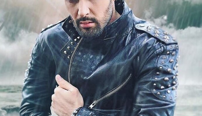 Украинский артист перед свадьбой вспомнил школьную любовь: опубликовано фото