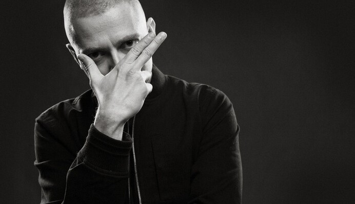 В сеть слили интимные фото Оксимирона