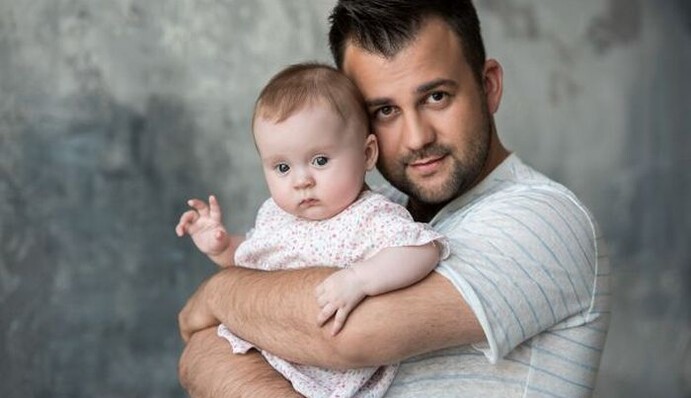 Популярный телеведущий показал фото с крестин своей маленькой дочери