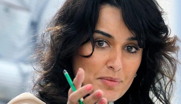 Знаменитая телеведущая загремела в 