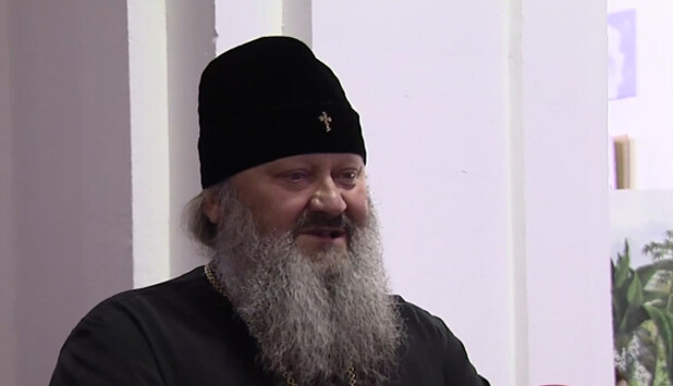 Скандальный настоятель Лавры похвастался пальто от Burberry на модном показе: опубликованы фото и видео