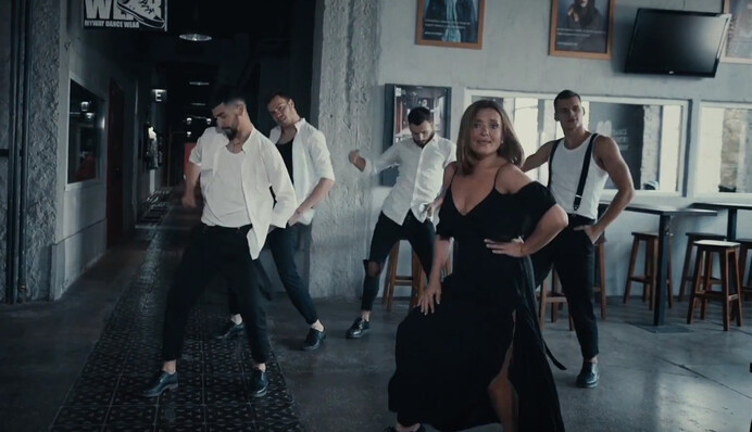 Могилевская представила клип с танцами и красивыми мужчинами: яркое видео