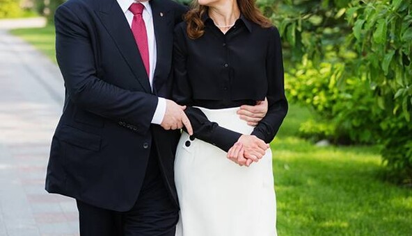 Порошенко поздравил жену с годовщиной свадьбы: опубликовано фото