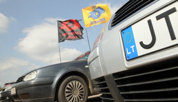 Авто на єврономерах в Україні: поліція безсила, а владі треба терміново діяти