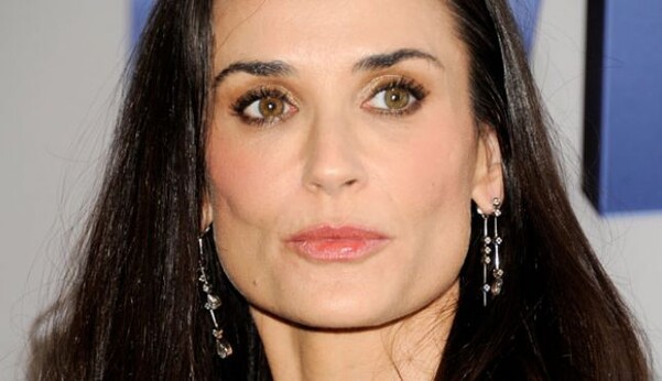 Голливудская звезда вышла в свет в вышиванке от украинского дизайнера: появились фото