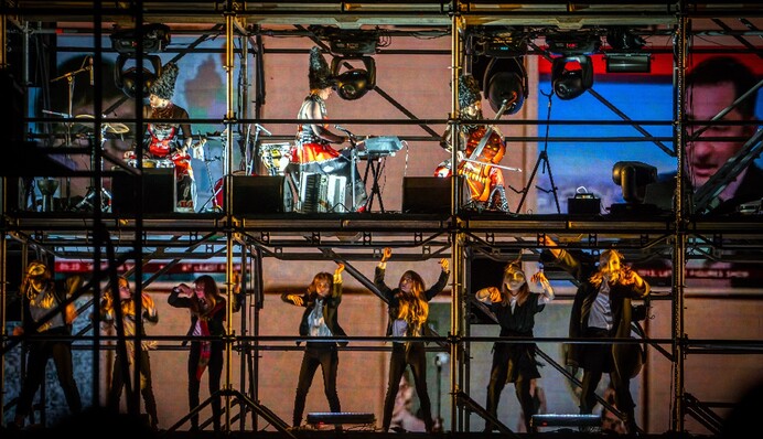 На Гогольfest у Києві влаштували грандіозне шоу: яскраві ексклюзивні фото