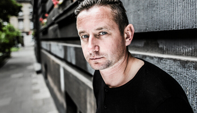 Культовый украинский поэт снялся для модного глянца: опубликовано видео