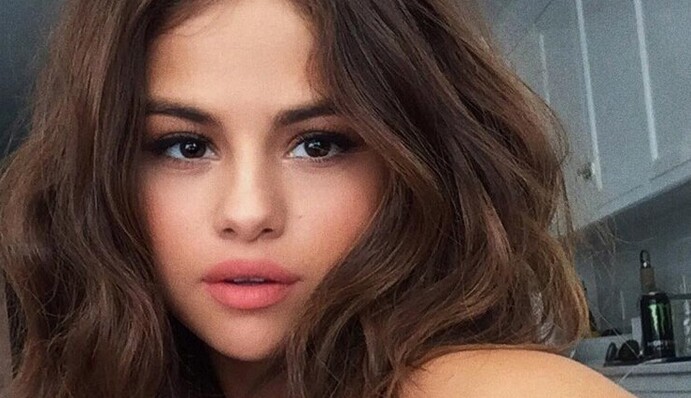 Ни стыда, ни совести: фанат заказал для популярной певицы пикантный букет