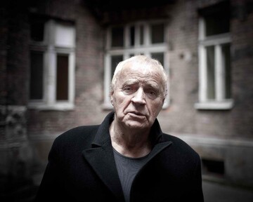 В Польше похоронен известный писатель и драматург Януш Гловацкий: опубликованы фото