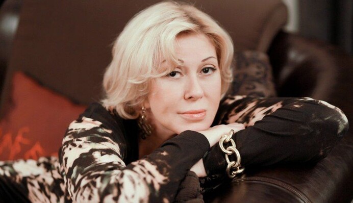 Российская королева шансона рассмешила сети отсутствием белья на 