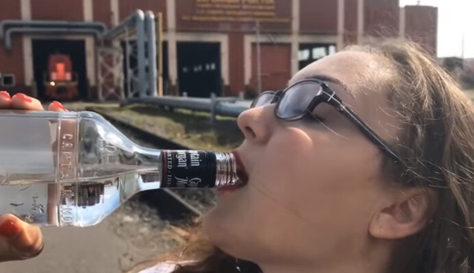 В России проводниц уволили за съемку пародии на клип 