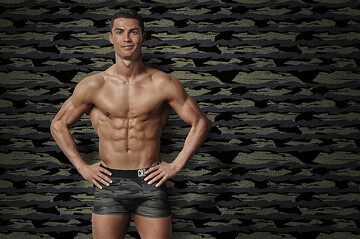 Роналду снялся в рекламе белья своей марки: яркие фото и видео