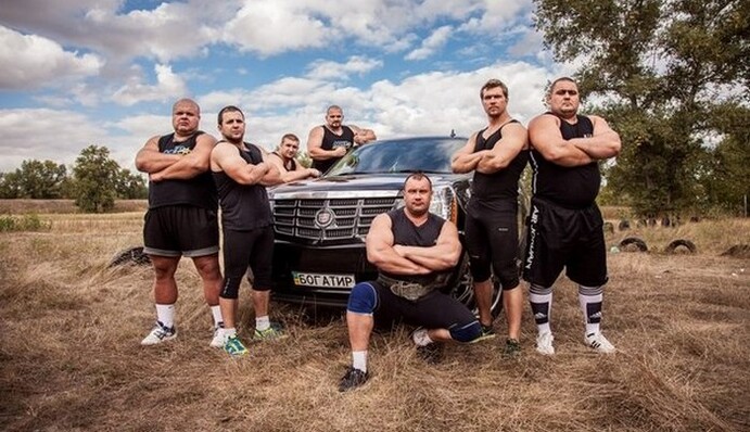 Самые сильные мужчины Украины снялись для календаря на 2018: яркие фото