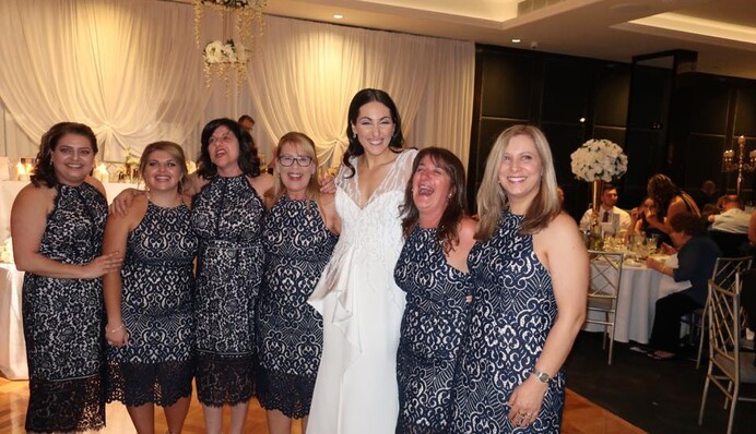 Женский кошмар: шесть девушек случайно пришли на вечеринку в одинаковых платьях