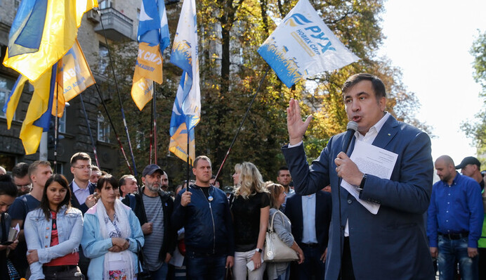 Затяжний бунт: чому Порошенко не заважає Саакашвілі і що буде далі