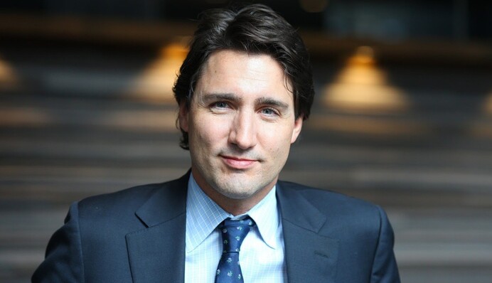 Секс-символ канадского правительства повеселил сеть очередными забавными носками: опубликовано фото