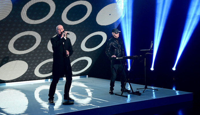 Известные британские музыканты подверглись нападению со стороны вооруженных трансвеститов