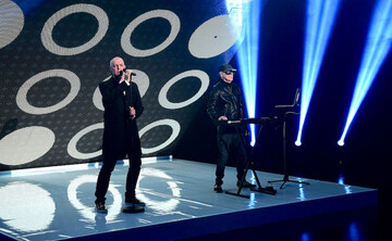 Известные британские музыканты подверглись нападению со стороны вооруженных трансвеститов