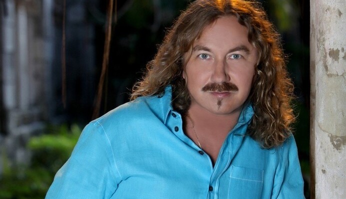 Известный российский певец публично признался в любви другой женщине: опубликовано фото