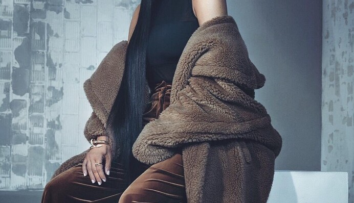 Кардашьян обнажила свои выдающиеся ягодицы в микро-бикини: пикантное фото