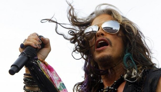 Легендарная рок-группа прервала турне из-за болезни лидера